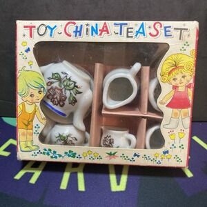 VINTAGE PORCELAIN TOY CHINA TEA SET, 8 PIECES IN ORIGINAL BOX Japan D3